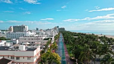 Miami, Florida, ABD - 04 Ekim 2024: Florida 'ya Seyahat. Ocean Drive tarihi bölge. Miami sahil seyahati. Ocean Drive, Güney Sahili, Miami. Miami 'de hava manzarası.