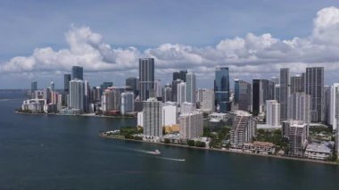 Brickell gökdelenlerinin hava görüntüsü. Miami şehir merkezinin Brickell manzarası