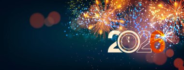 Karanlık bir gökyüzüne karşı canlı patlayan renkli havai fişekler Yeni Yıl arifesini kutluyor. Neşeli tezahüratlar ve kahkahalar havayı doldurur şenlikler devam ederken.