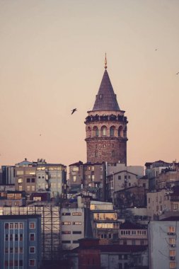 Gün batımında Galata Kulesi (İstanbul Türkiye)