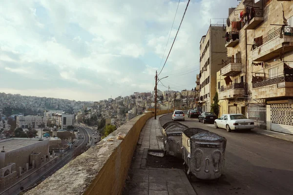 Ürdün 'deki Amman Caddesi - Arap şehrinin panoraması