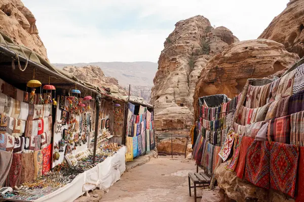 stock image Oriental carpet market in Petra, Jordan - colorful Middle Eastern art covers in the sandy mountains of Petra - bracelet - necklace