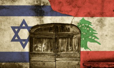 İsrail ve Lübnan 'ın yıpranmış ahşap kapılı ve çatlak duvarlı sembolik imajı, iki ülke arasındaki gerilim, bölünme ve potansiyel çatışmayı temsil ediyor.