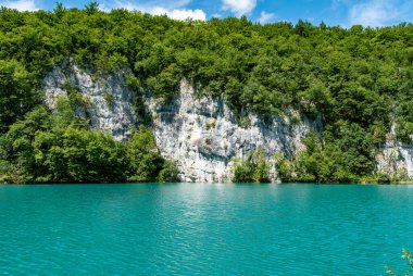 Plitvice Lakes Ulusal Parkı Hırvatistan 'ın en eski ve en büyük ulusal parklarından biri. Bu fotoğraf Temmuz 2023 'te çekildi..