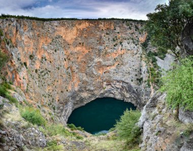 Hırvatistan 'ın İmotski kenti yakınlarındaki Kızıl Göl