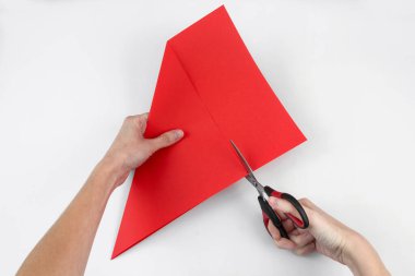 Sevgililer Günü için kalp şeklinde kağıt kar tanesi. DIY konsepti. Adım adım talimatlar.