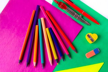 Resim için okul aksesuarları. Düz yatıyordu.