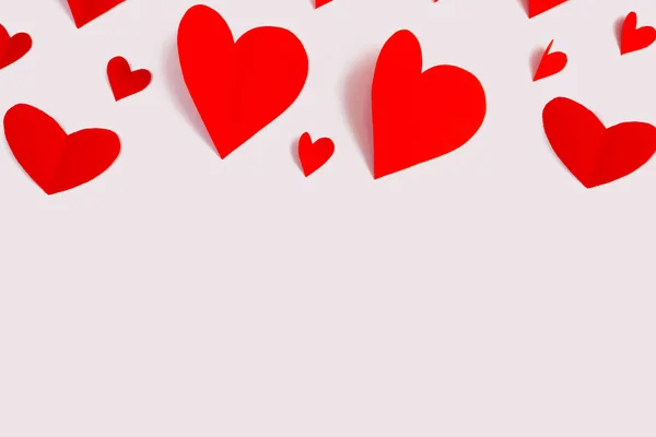 Beyaz Arka Planda Kırmızı Kağıt Kalpler Uzayı Kopyala Kartpostal Sevgililer — Stok fotoğraf