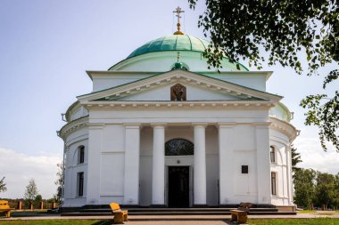 Nicholas Church Dikanka Poltava köyünde. Ukrayna manzarası.