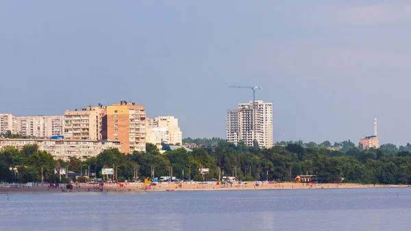 市内中心部のビーチやドニエプル川をご覧ください ウクライナのサポロジー — ストック写真