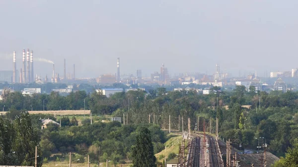 Vista Ciudad Industrial Zaporozhye Ucrania Emisiones Humo Contaminación Atmosférica Mala —  Fotos de Stock