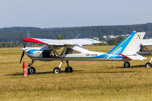 Leichtmotorflugzeug Haz Auf Dem Flugplatz — Stockfoto