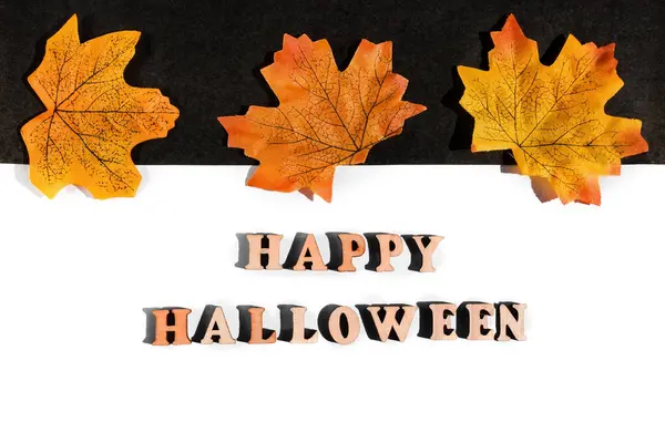 Boldog Halloweeni Feliratot Feketén Fehéren Másolótér Sárga Levelek Egymás Után — Stock Fotó