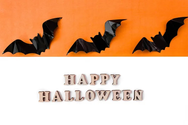 Boldog Halloweeni Feliratot Narancssárga Fehér Háttérrel Másolótér Denevérek Egymás Után — Stock Fotó