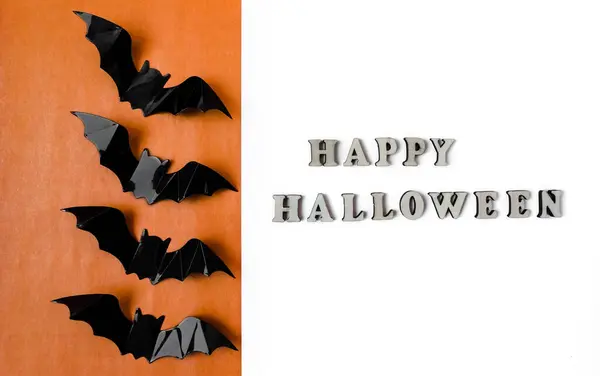 Boldog Halloweeni Feliratot Narancssárga Fehér Háttérrel Másolótér Denevérek Egymás Után — Stock Fotó