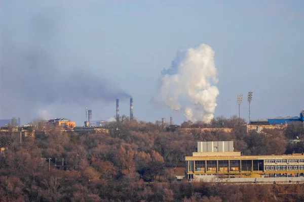 Vista Ciudad Industrial Zaporozhye Ucrania Emisiones Humos Chimeneas Fábricas Metalúrgicas —  Fotos de Stock