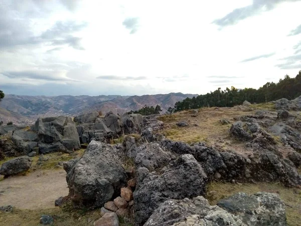 Bellissimo Paesaggio Con Una Montagna Sullo Sfondo Peru — Foto Stock