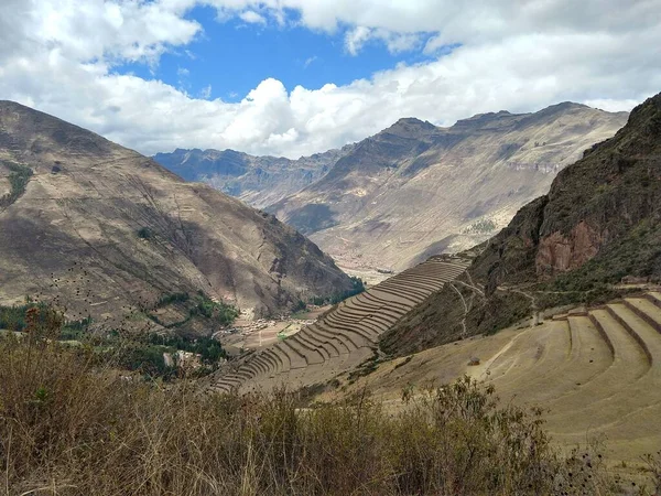Peru 'daki dağların güzel manzarası