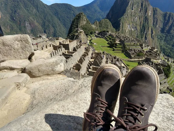 Machu picchu peru 'daki gezgin dağının manzarası.
