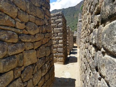 Maço Picchu, Peru 'daki İnka şehrinin kutsal duvarının kalıntıları.