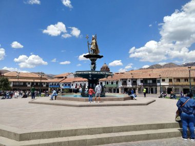 Plaza de Armas Pachacutec Heykeli