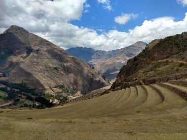 Cusco Peru 'daki dağların güzel manzarası