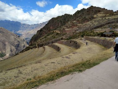 Cusco Peru 'daki İnka yapılarının dağları
