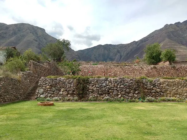 İnka binaları olan machu picchu dağı
