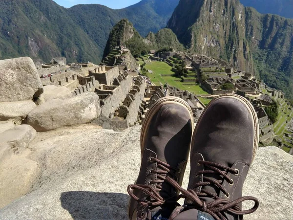 Maço Picchu Peru 'da gezgin botları.