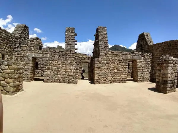 Machu Picchu - İnka inşaat kalıntıları