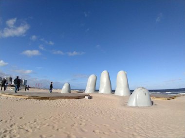 Punta del este, Uruguay 'daki anıt.