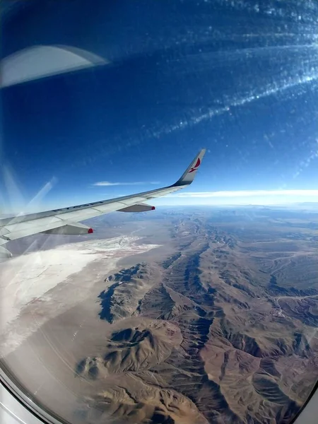 Αεροπλάνο Που Πετά Πάνω Από Την Οροσειρά Των Άνδεων — Φωτογραφία Αρχείου