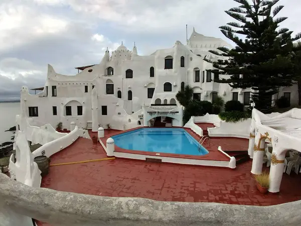 Uruguay 'ın Punta del este şehrindeki Casapueblo' nun güzel manzarası 