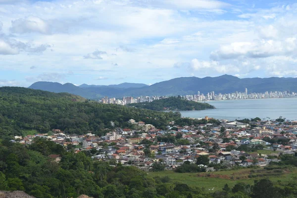 ブラジルの海を望むサンタ カタリナ州の街の風景 — ストック写真
