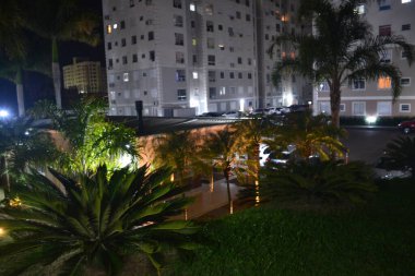 Porto Alegre 'deki apartman dairesinin gece manzarası Spazio Porto Cruzeiro
