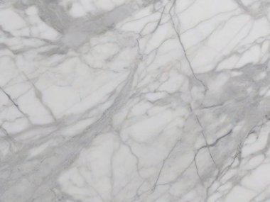 İnce Gri Damarlı Klasik Beyaz: Carrara Mermer Tasarımı