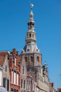 Meelstraat, Zierikzee 'deki belediye binası ve tarihi yüzler. Provinz Zeeland Hollanda 'da