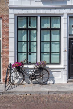 Poststraat 'taki tarihi mekanlar. Zierikzee, Hollanda 'daki Provinz Zeeland' de.