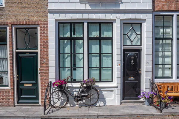 Poststraat 'taki tarihi mekanlar. Zierikzee, Hollanda 'daki Provinz Zeeland' de.