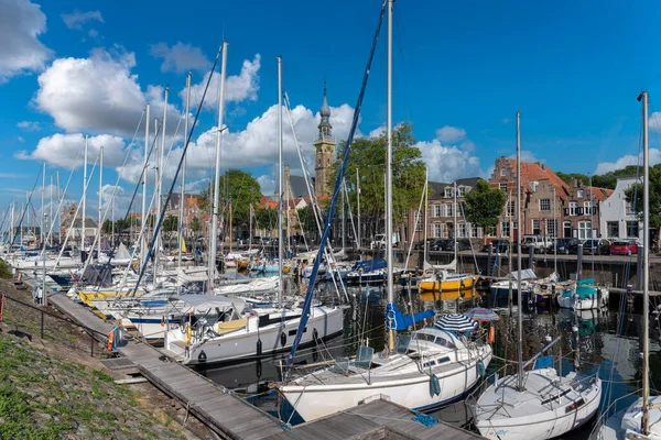 Veere Marina Háttérben Történelmi Városháza Veere Egy Város Holland Zeeland — Stock Fotó