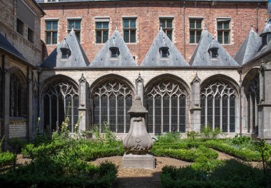 Middelburg 'daki tarihi manastırın manastır bahçesi. Hollanda 'da Zeeland Provinz' i