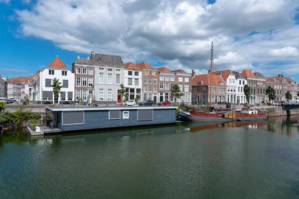 Városkép Lakóhajókkal Londensekaai Ban Middelburg Ben Zeeland Tartomány Hollandiában — Stock Fotó