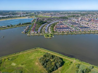 Heerhugowaard 'daki Güneş Şehri' nden Stad van de Zon 'un hava görüntüsü. Hollanda 'nın Kuzey Hollanda Eyaleti
