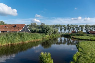Zaandam 'daki Zaanse Schans açık hava müzesinde kırsal bir manzara. Hollanda 'nın Kuzey Hollanda Eyaleti