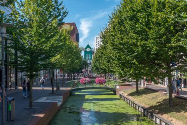 Zaandam 'ın merkezindeki yaya sokağı Gedempte Gracht. Hollanda 'nın Kuzey Hollanda Eyaleti