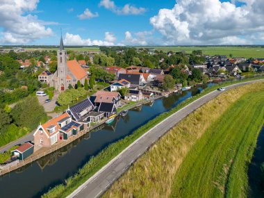 Ursem ve Schermerdijk köylerine bakan hava manzarası. Hollanda 'nın Kuzey Hollanda Eyaleti