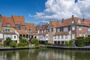 Enkhuizen 'deki eski limanda tarihi bir kasaba. Hollanda 'nın Kuzey Hollanda Eyaleti