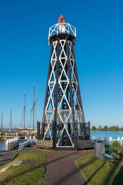 Beacon, Havenlicht van Enkhuizen, Enkhuizen 'deki Buitenhaven' da. Hollanda 'nın Kuzey Hollanda Eyaleti