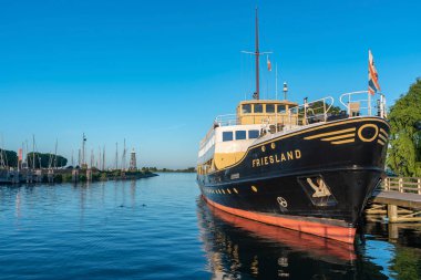 Enkhuizen 'deki iskeledeki 