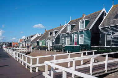 Marken Adası 'ndaki Havenbuurt' ta tarihi köy manzarası. Hollanda 'nın Kuzey Hollanda Eyaleti